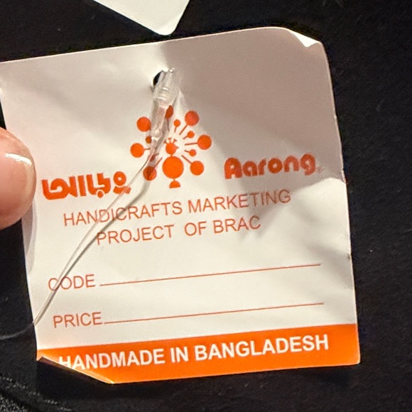 Elegant Green and Black Embroidered Wallet - Picture 2 of 9